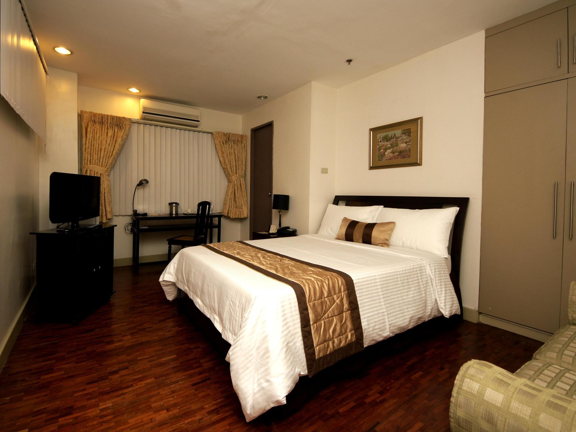 Casa Pura Inn And Suites Кесон Сити Екстериор снимка