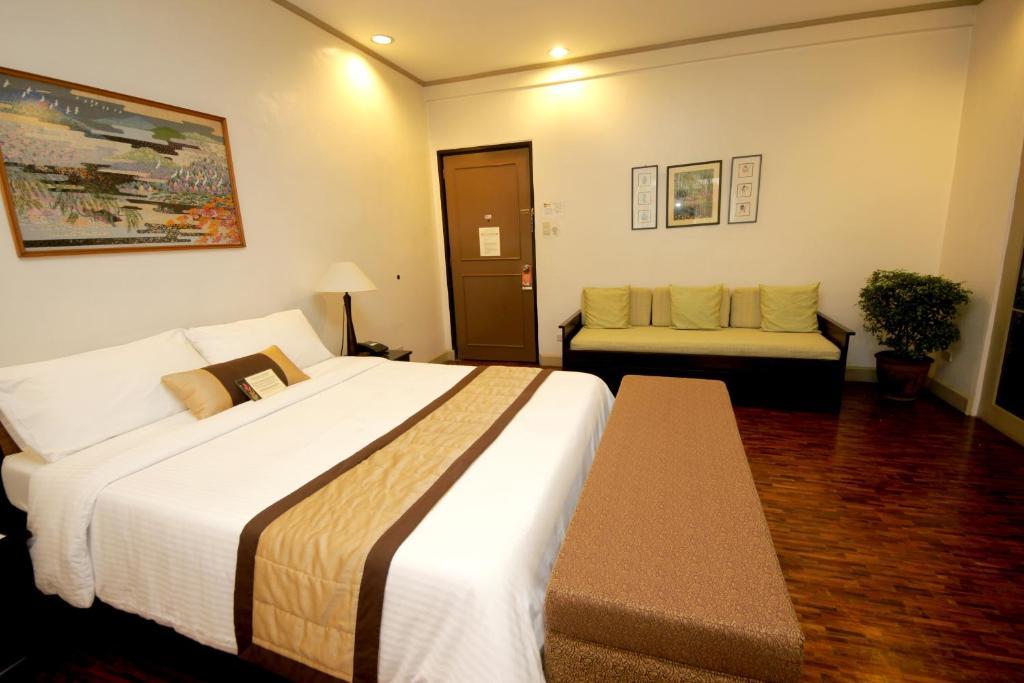 Casa Pura Inn And Suites Кесон Сити Екстериор снимка