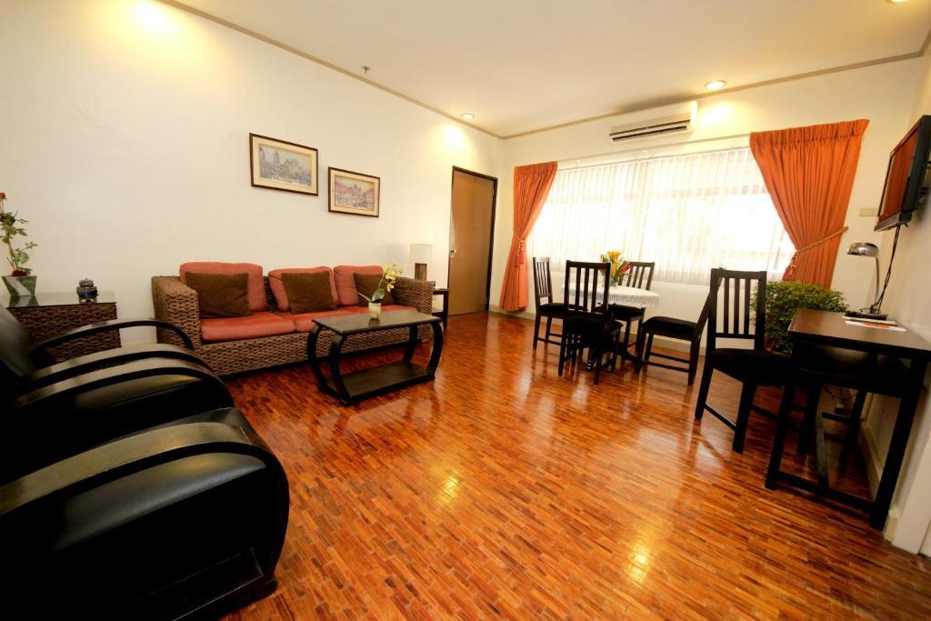Casa Pura Inn And Suites Кесон Сити Екстериор снимка
