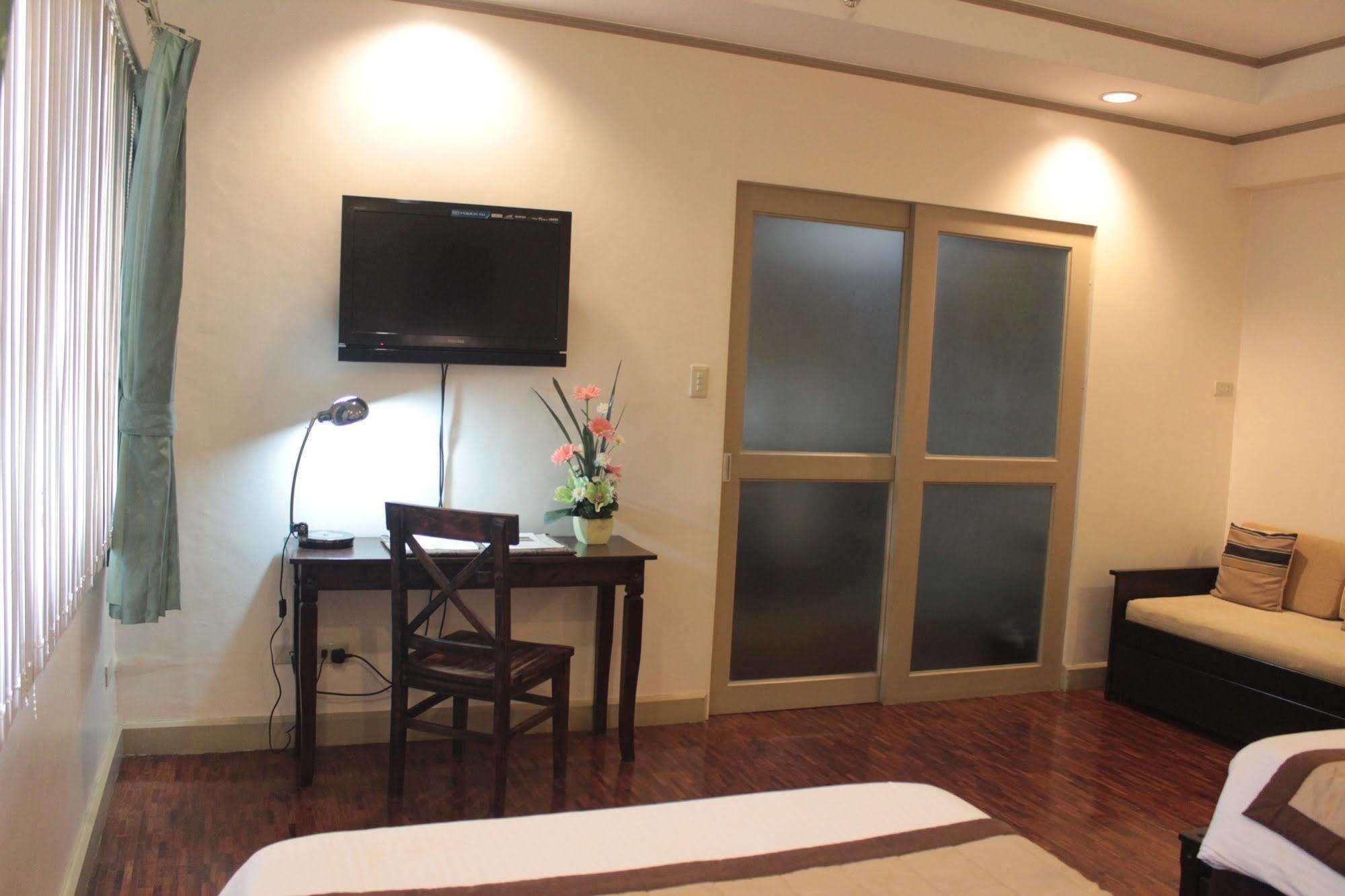 Casa Pura Inn And Suites Кесон Сити Екстериор снимка