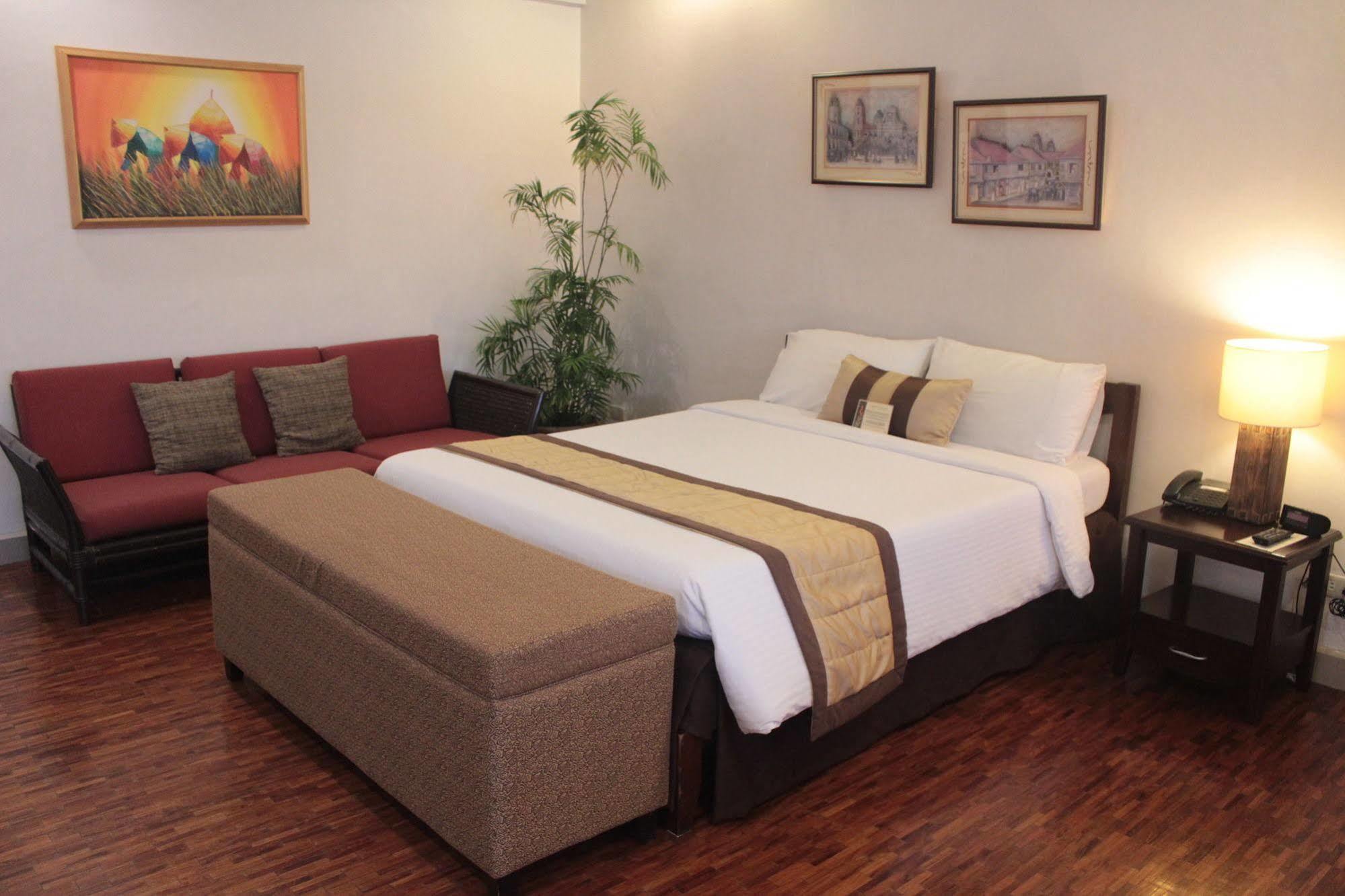 Casa Pura Inn And Suites Кесон Сити Екстериор снимка